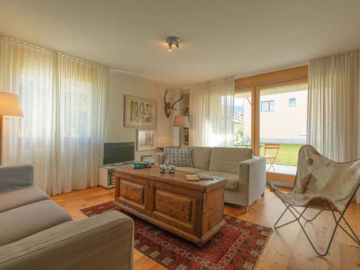 Ferienwohnung für 4 Personen, mit Terrasse und Garten sowie Ausblick in Sils Maria