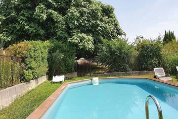 Gîte pour 2 personnes, avec terrasse ainsi que jardin et piscine à Meyreuil