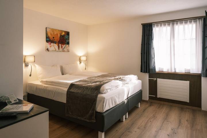 Hotel voor 2 personen, met Terras en Tuin in Lenk