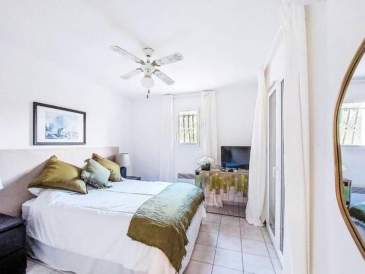 Location de vacances pour 8 personnes, avec piscine ainsi que terrasse et jardin à Brouilla - 4