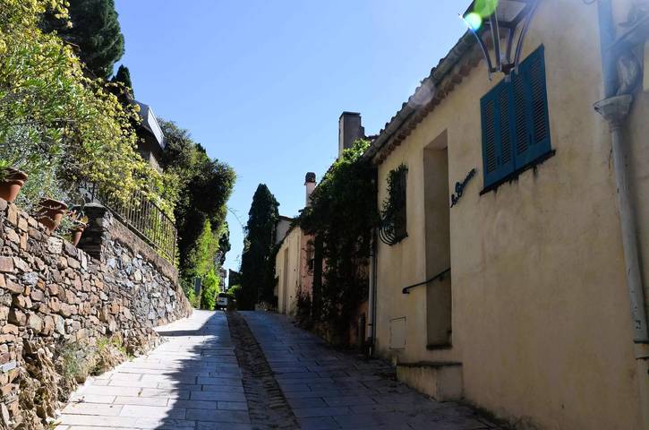 Ganze Wohnung, Wohnung für 4 Personen im Dorf Grimaud in Grimaud, Mittelmeerküste (Frankreich)