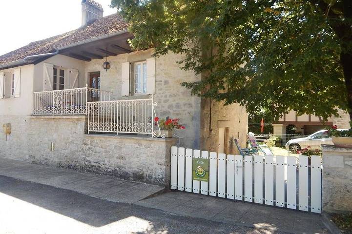 Location de vacances pour 6 personnes, avec jardin à Condat (Lot)