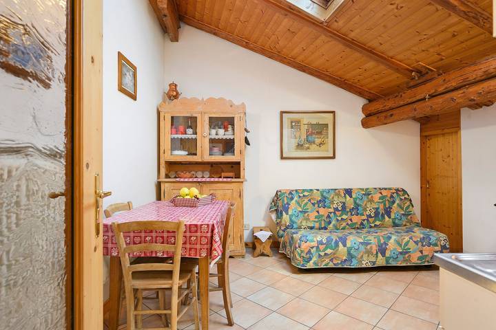 Apartamento entero, Apartamento 'Odorizzi Lago Di Tovel' con vistas a las montañas y jardín compartido in Tassullo, Ville d'Anaunia