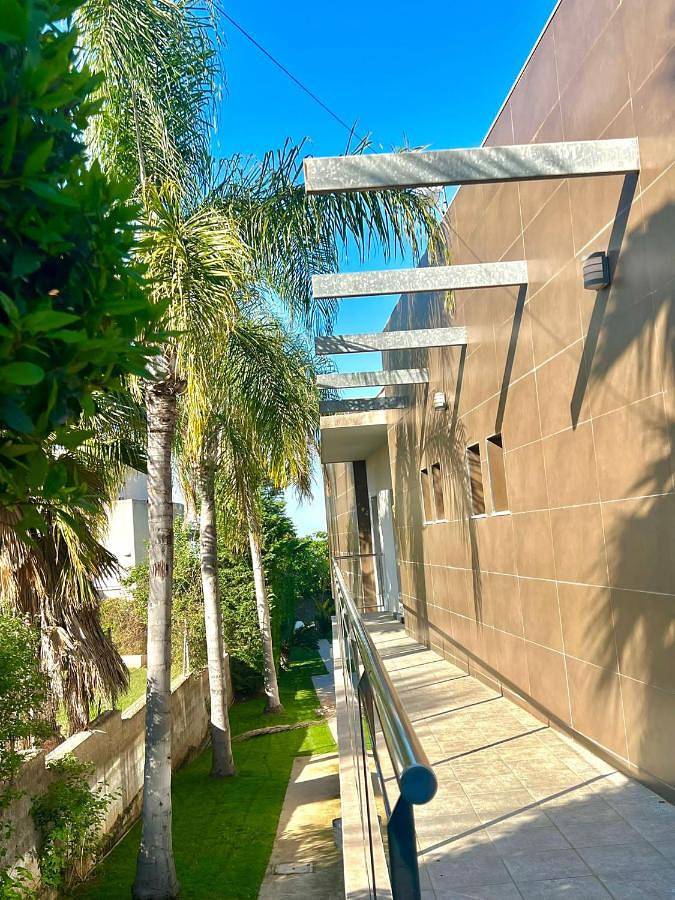 Location de vacances pour 8 personnes, avec terrasse ainsi que vue et piscine à Chiva - 4