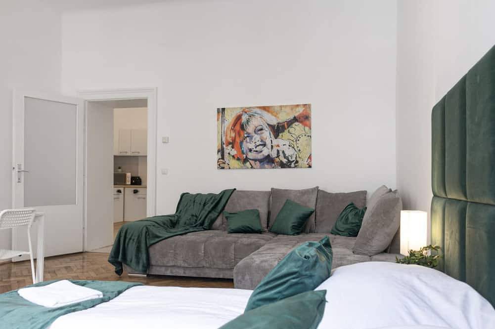 Ganze Wohnung, Prime Location & Peaceful 2 Br Apt w/ Backyard in Wien, Wienerwald