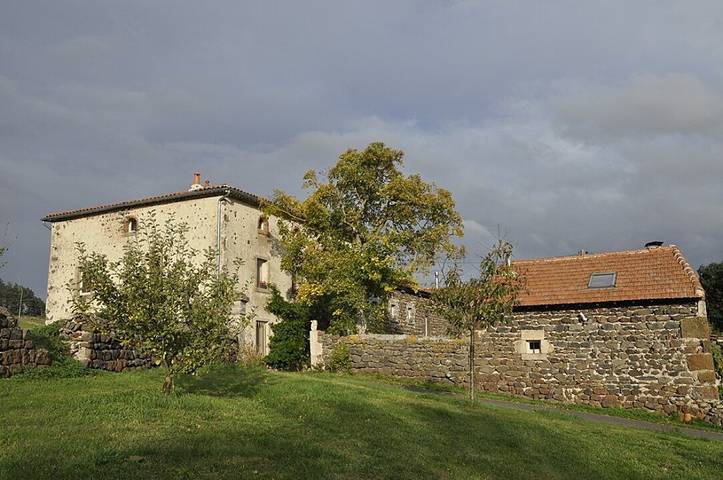 Gîte pour 14 personnes, avec jardin et terrasse dans Saint-Christophe-sur-Dolaison