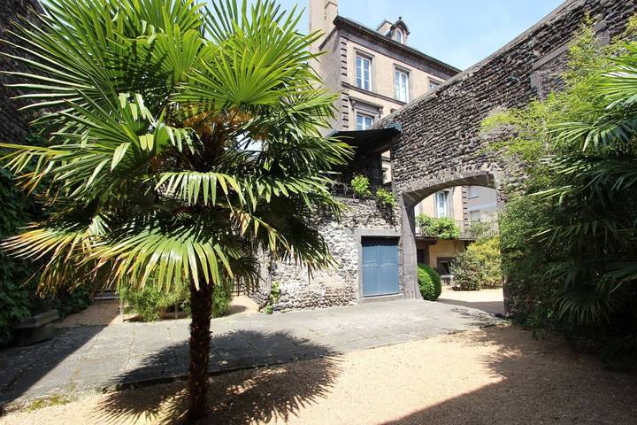 Chambre d’hôte pour 4 personnes, avec jardin et jacuzzi dans Parc naturel régional des Volcans d'Auvergne - 2