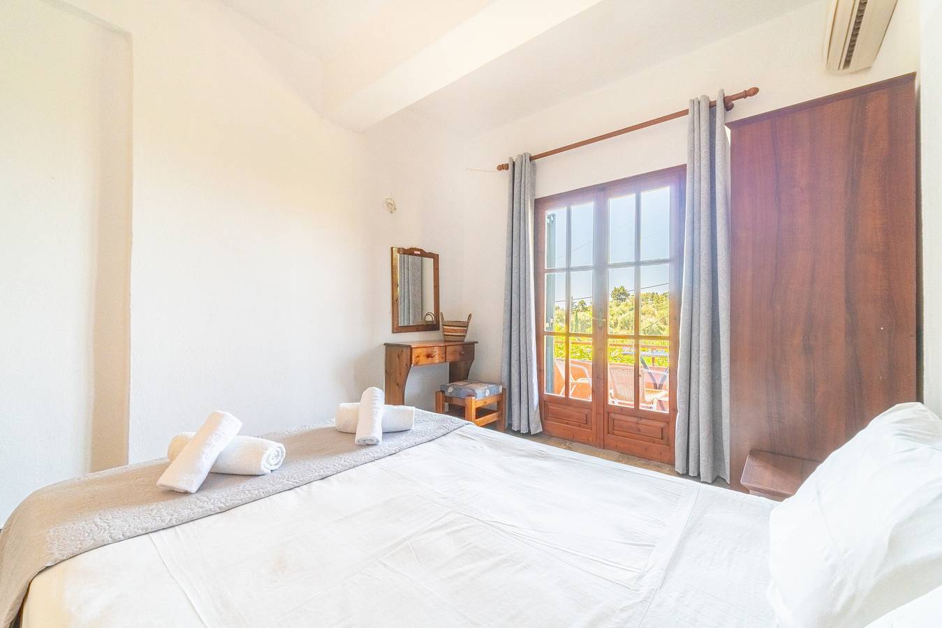Entire studio, Studio Apartment "Arianna Studio Ground Floor 4" with Sea View, Shared Pool & Wi-Fi in Paleokastritsa, Corfu