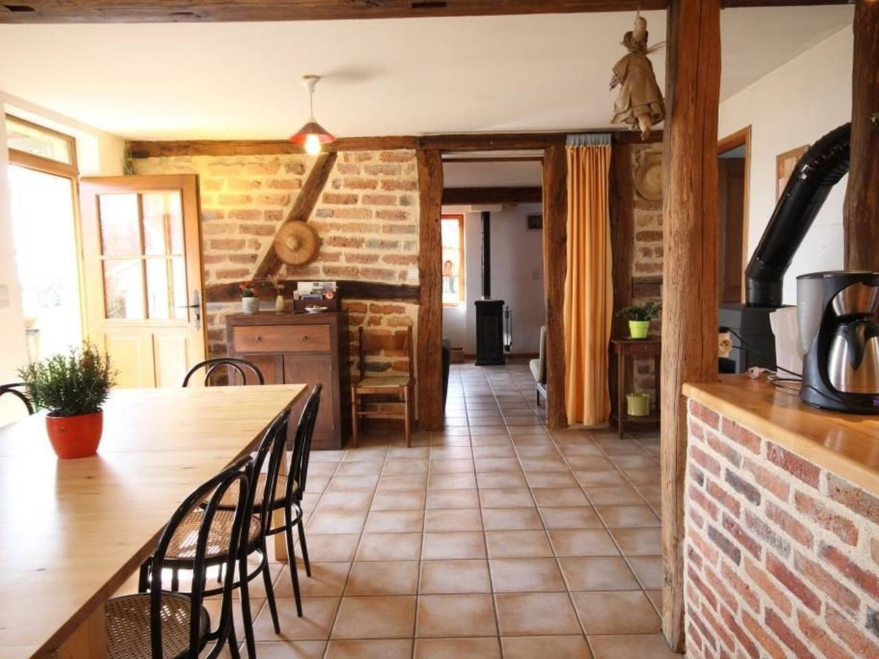 Renoviertes Haus, Haustiere erlaubt, in der Nähe von Angelteichen und Wassersport in La Nocle-Maulaix, Nièvre