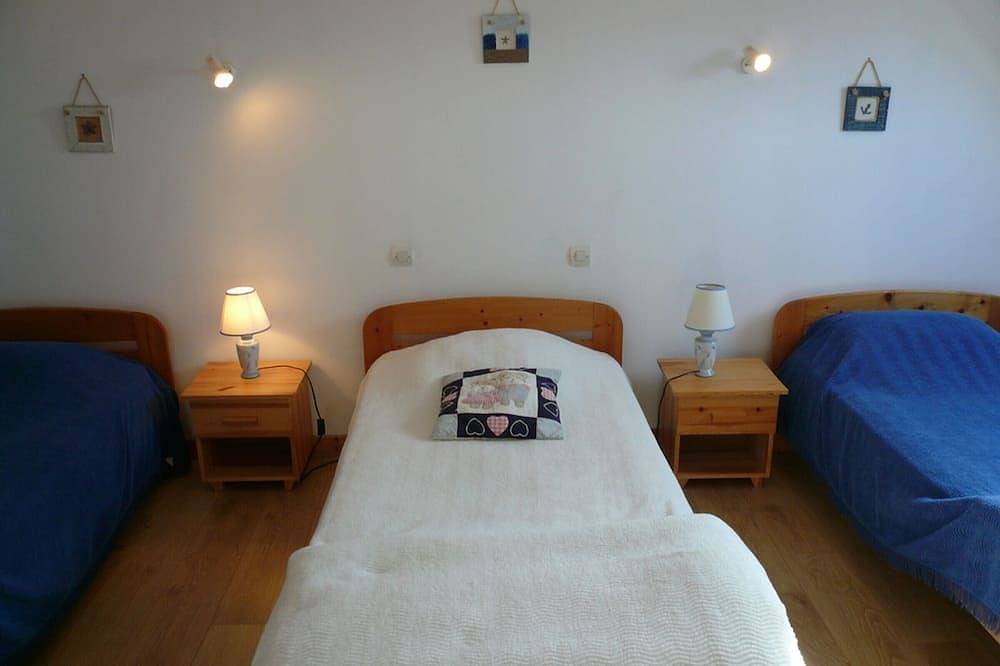 Charming and spacious house near the beach in Locmaria in Locmaria, Côte des Mégalithes