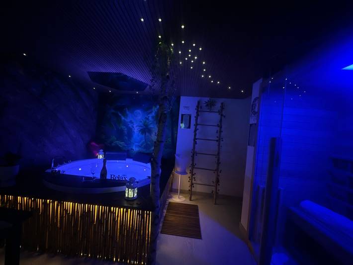Appartamento intero, Moonlight Jungle Suite Luxury: con Jacuzzi e Sauna in Avola, Siracusa e dintorni