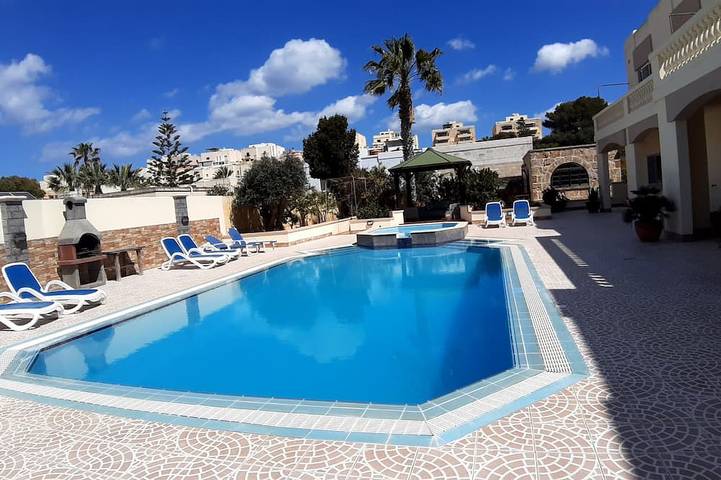 Comfortable,1 bedroom apt sleep 2/3 persons with Ac, swimming pool, & Wi-Fi. in il-Mellieha, Mellieha