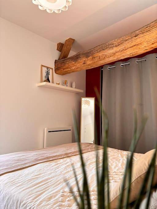 Location de vacances pour 8 personnes, avec piscine et terrasse à Coulonges-Cohan - 2