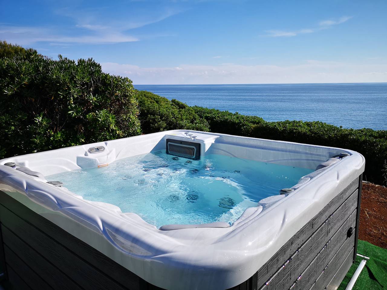 Wonderful seaview w/ direct sea access & jacuzzi in Marina di Felloniche, Castrignano del Capo