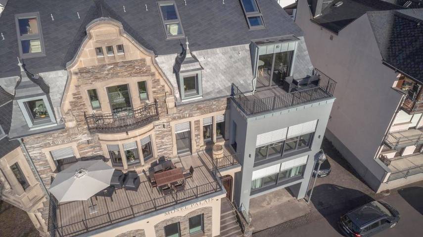 Ferienwohnung für 3 Personen, mit Balkon und Terrasse sowie Whirlpool und Garten