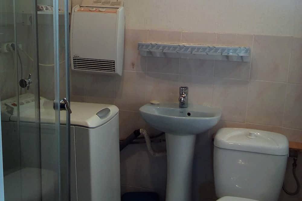 Entire apartment, Self-catering cottage in Ardeche Verte, 5km from Peaugres in Annonay, Tournon-sur-Rhône region