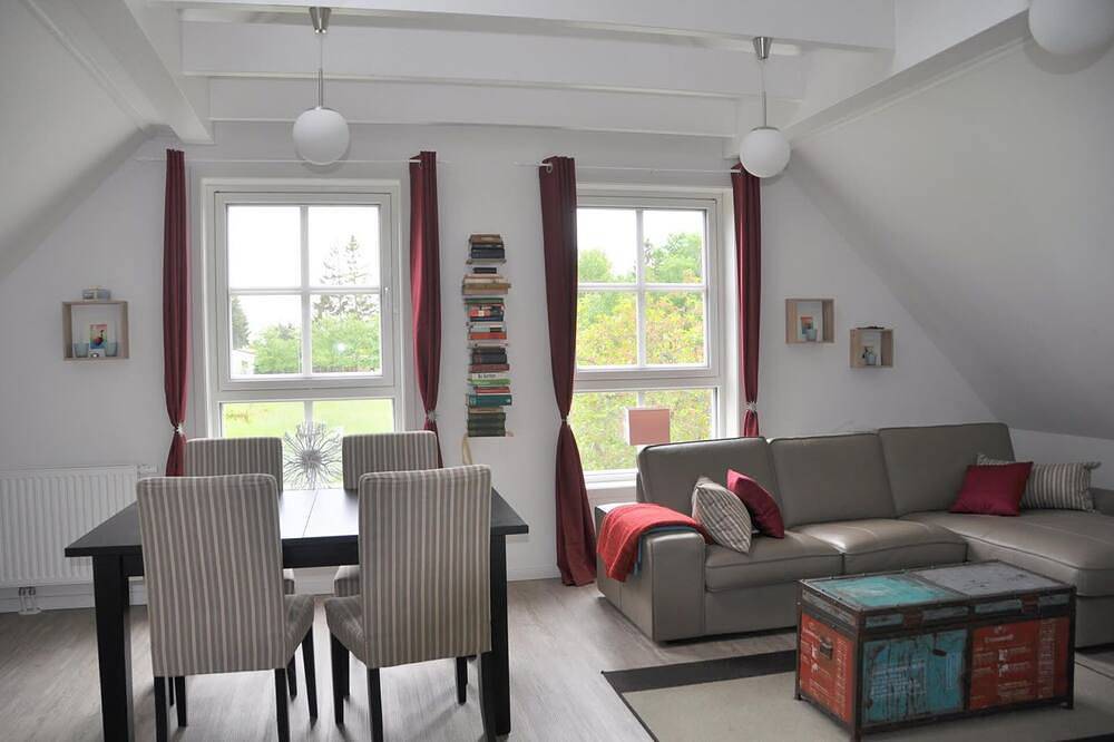 Ganze Wohnung, Boddenblick, geräumige Wohnung 1.Og mit Balkon in Wendisch Langendorf, Groß Mohrdorf