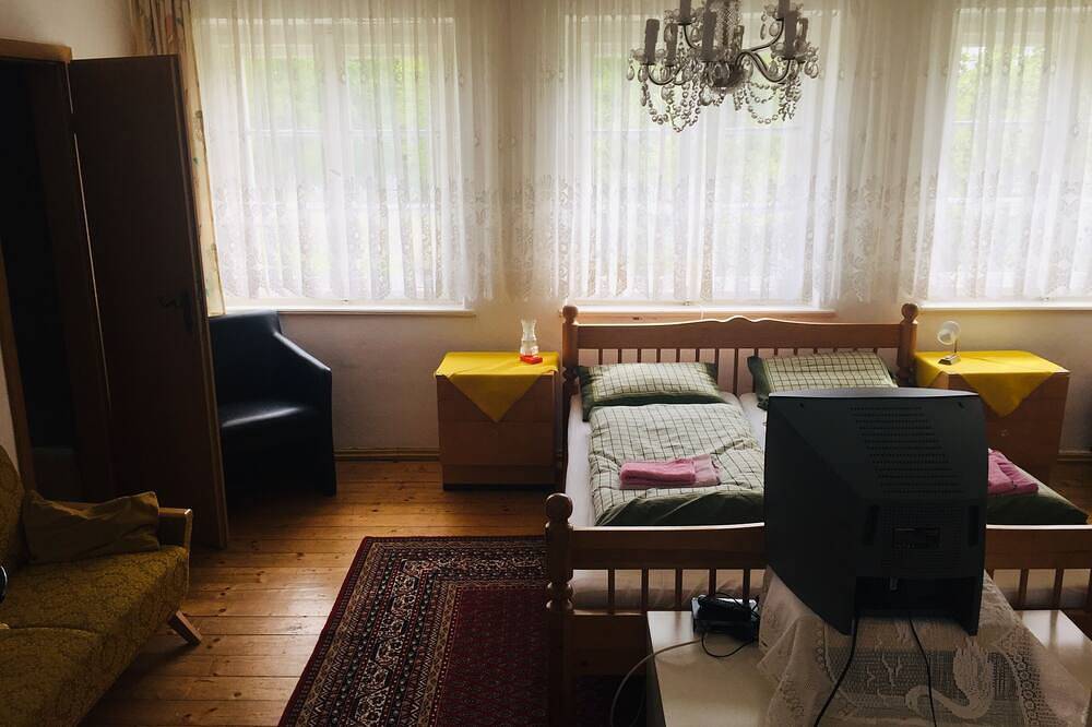 Ganze Wohnung, Charmante 85 qm Ferienwohnung im urigen Gasthaus & Bauernhof im bayerischen Wald in Treffelstein, Ostbayern
