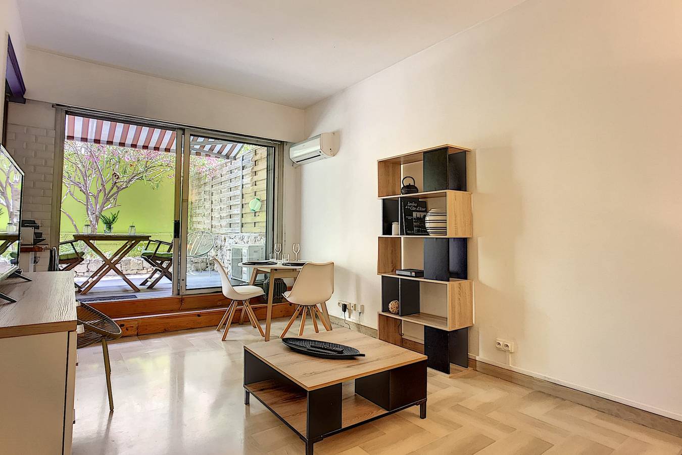 Monolocale intero, Monolocale per 2 persone con terrazza in Antibes, Cannes e dintorni