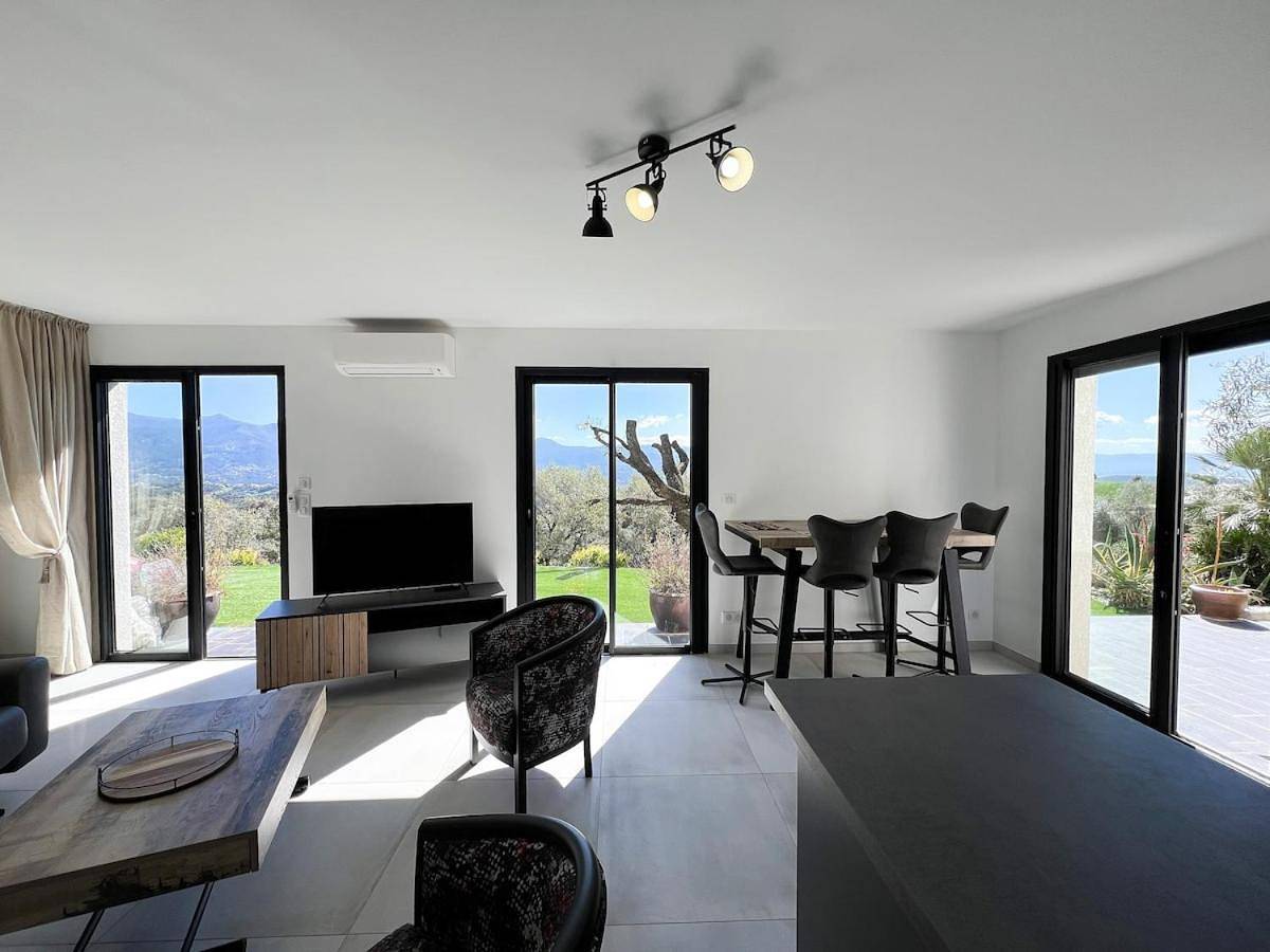 Appartement entier, One-Bedroom Apartment in Alata, Région d'Ajaccio