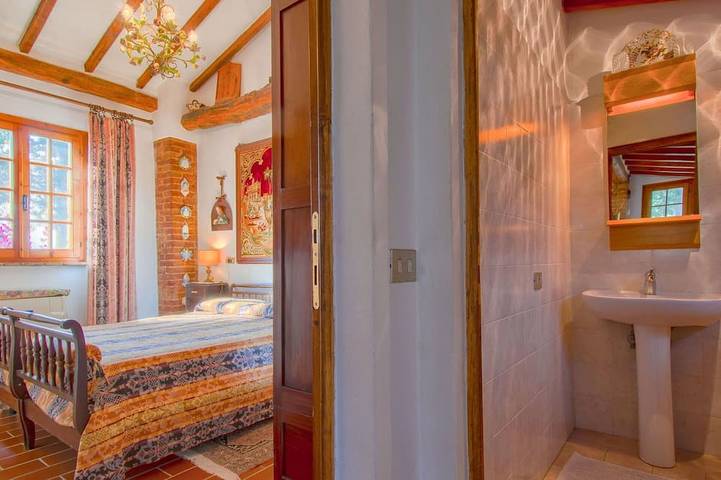 Magnifica villa indipendente per 2 persone con TV e terrazza in Palaia, Pisa e dintorni