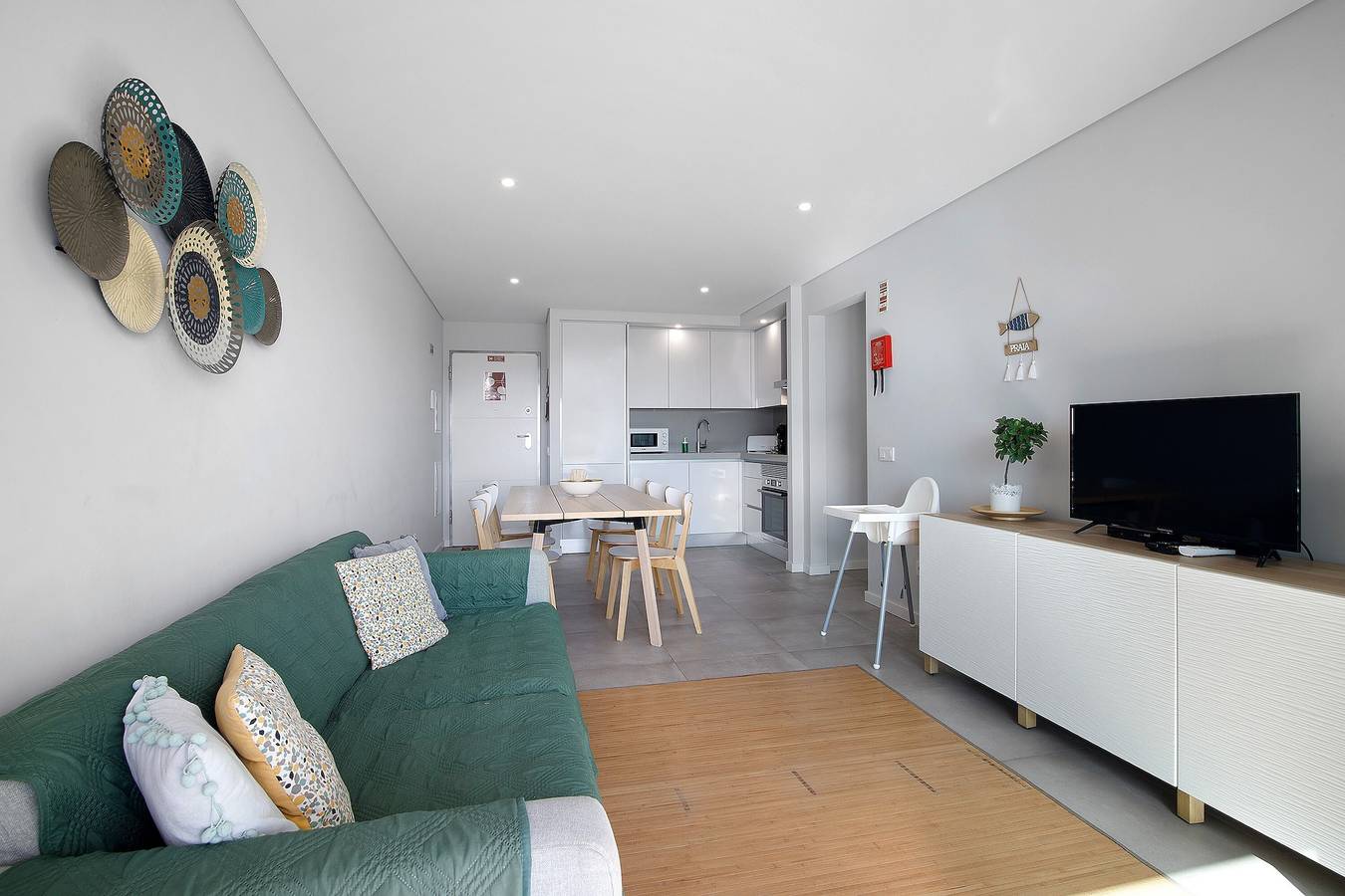 Apartamento inteiro, Apartamento 'Areias 2 Beach House' com Varanda, Wi-Fi e Ar Condicionado in Monte Gordo, Distrito de Faro