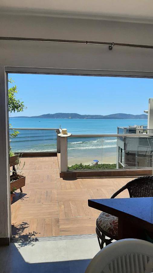 Apartamento para 6 personas, con vistas al lago además de vistas y jardín, Se admiten mascotas en Meia Praia (Santa Catarina)