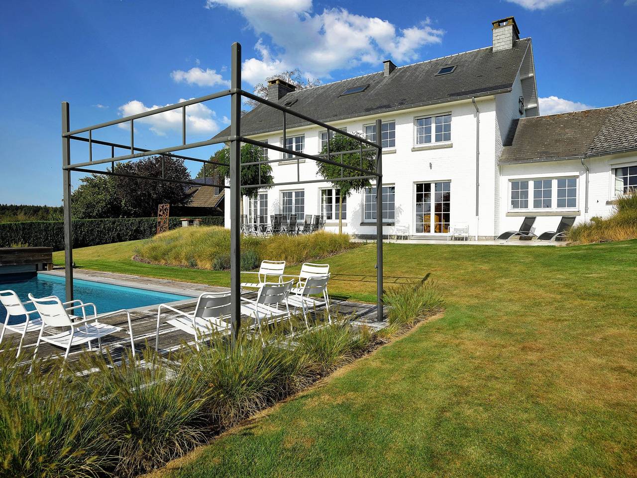 Schilderachtig Theux Retreat met zwembad en tuin. in Theux, Luik en omgeving