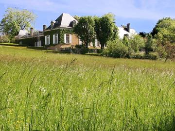 Gîte pour 4 personnes, avec piscine ainsi que vue et jardin à Cubjac