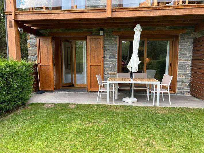 Apartamento para 5 personas, con Jardín y Piscina en Estavar