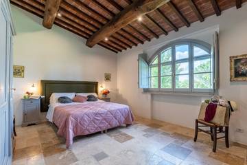 Vacation Rental for 12 Guests in Montepulciano, Siena Province, Picture 2