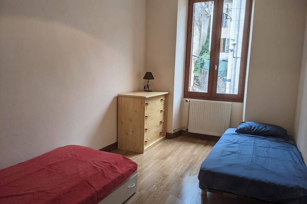 Entire apartment, Duplex de 90m2, Balcon et Salle de jeu in Saint-Claude (Jura), Parc naturel régional du Haut-Jura