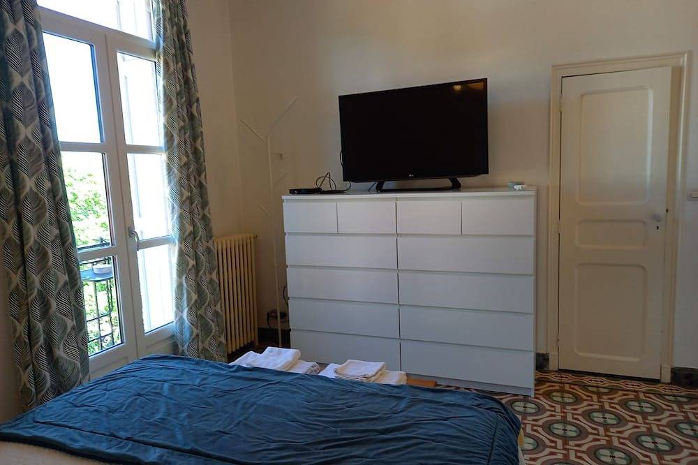 Chambre climatisée avec Salle de bain, toilettes indépendantes et garage in Perpignan, Côte d'Améthyste