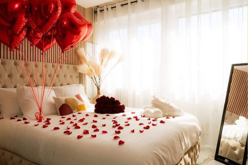 Entire apartment, B Unique Appartement Jacuzzi / Cinéma in Gaillard, Saint-Julien-en-Genevois region