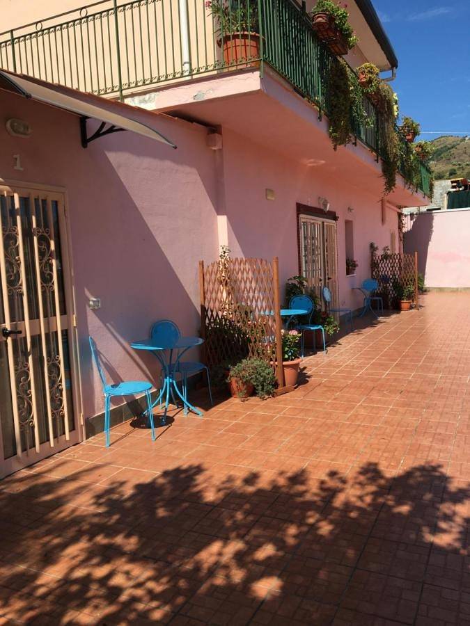 Location de vacances pour 3 personnes, avec terrasse et vue à Graniti - 4