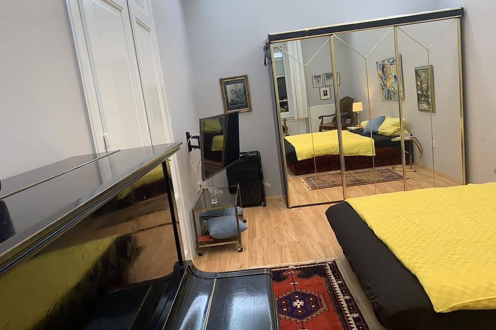 Geheel appartement, Completely refurbished, renovated bright apartment!!! in Boedapest, Centraal Hongarije