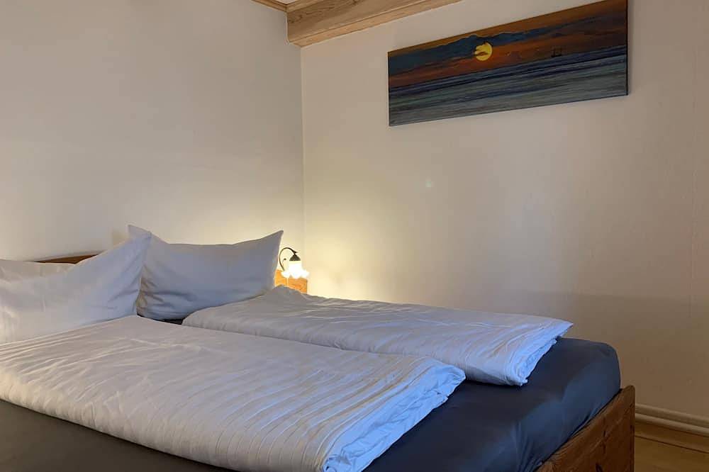 Ganze Wohnung, Helle Gartenwohnung mit eigenem Terrassenplatz in Nebel, Amrum