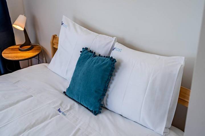 Gîte pour 2 personnes, avec terrasse ainsi que jardin et piscine dans Angeiras - 4