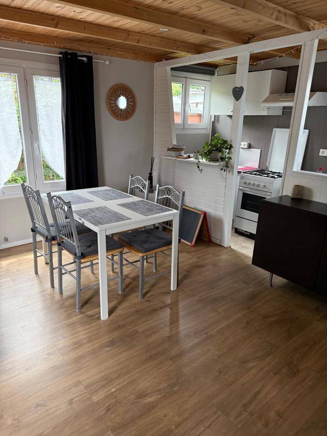 Chalet Charmant Monika avec Piscine in Yvoir, Région de Namur