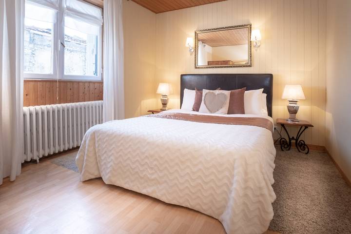 Gîte pour 13 personnes, avec piscine, adapté aux familles