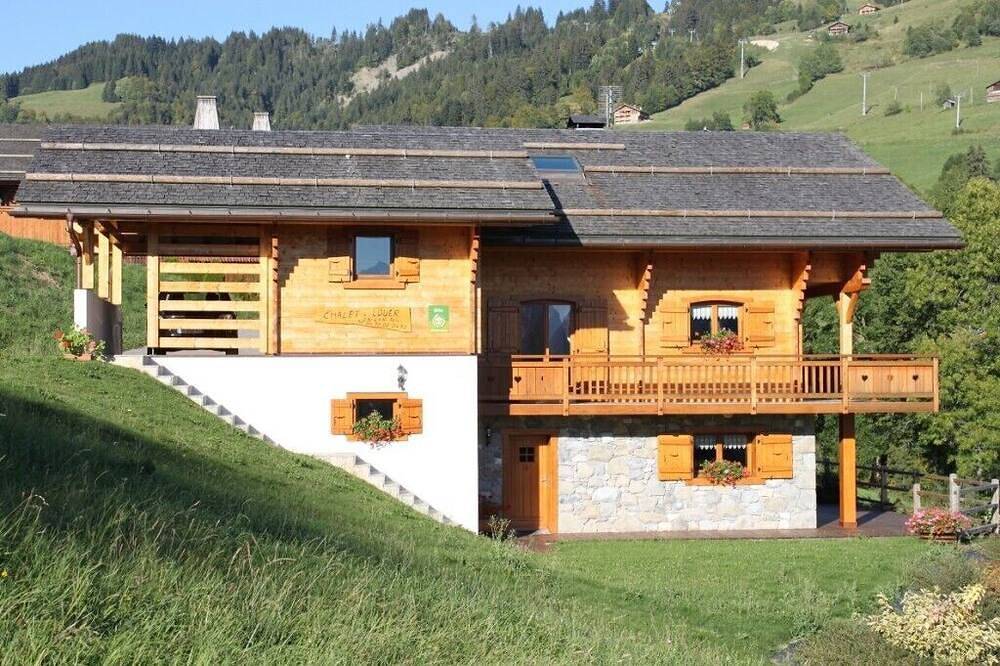 Gite dans chalet savoyard avec vue sur la chaine des aravis. wifi in Le Grand-Bornand, Région d'Annecy