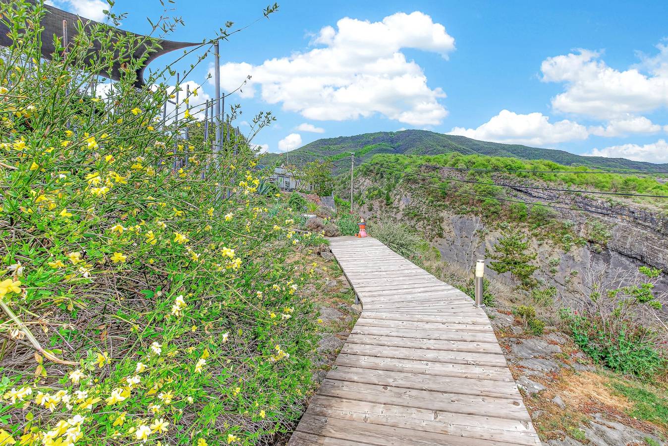 Gîte « Lavande » avec vue sur la montagne, terrasse privée et Wi-Fi in La Robine-sur-Galabre, Alpes-de-Haute-Provence