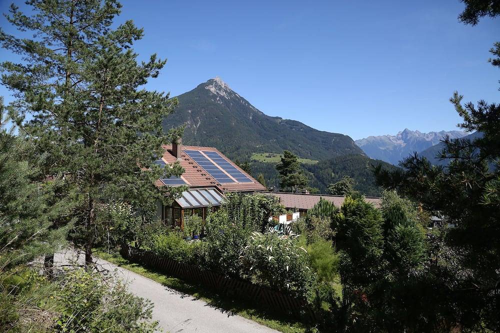 Ganze Wohnung, ****Balkonappartement mit Alpin Panorama: Inntal, Ötztal, Pitztal. 4-6 Personen in Lechtaler Alpen, Imst