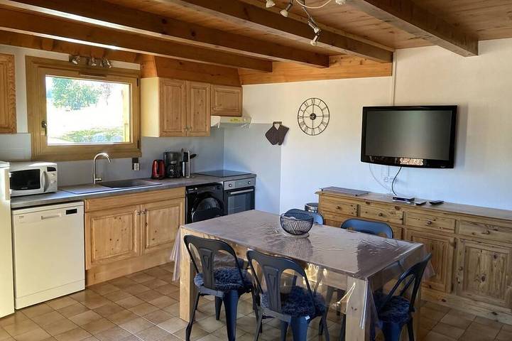 Location de vacances pour 6 personnes, avec terrasse, animaux acceptés à Notre-Dame-de-Bellecombe