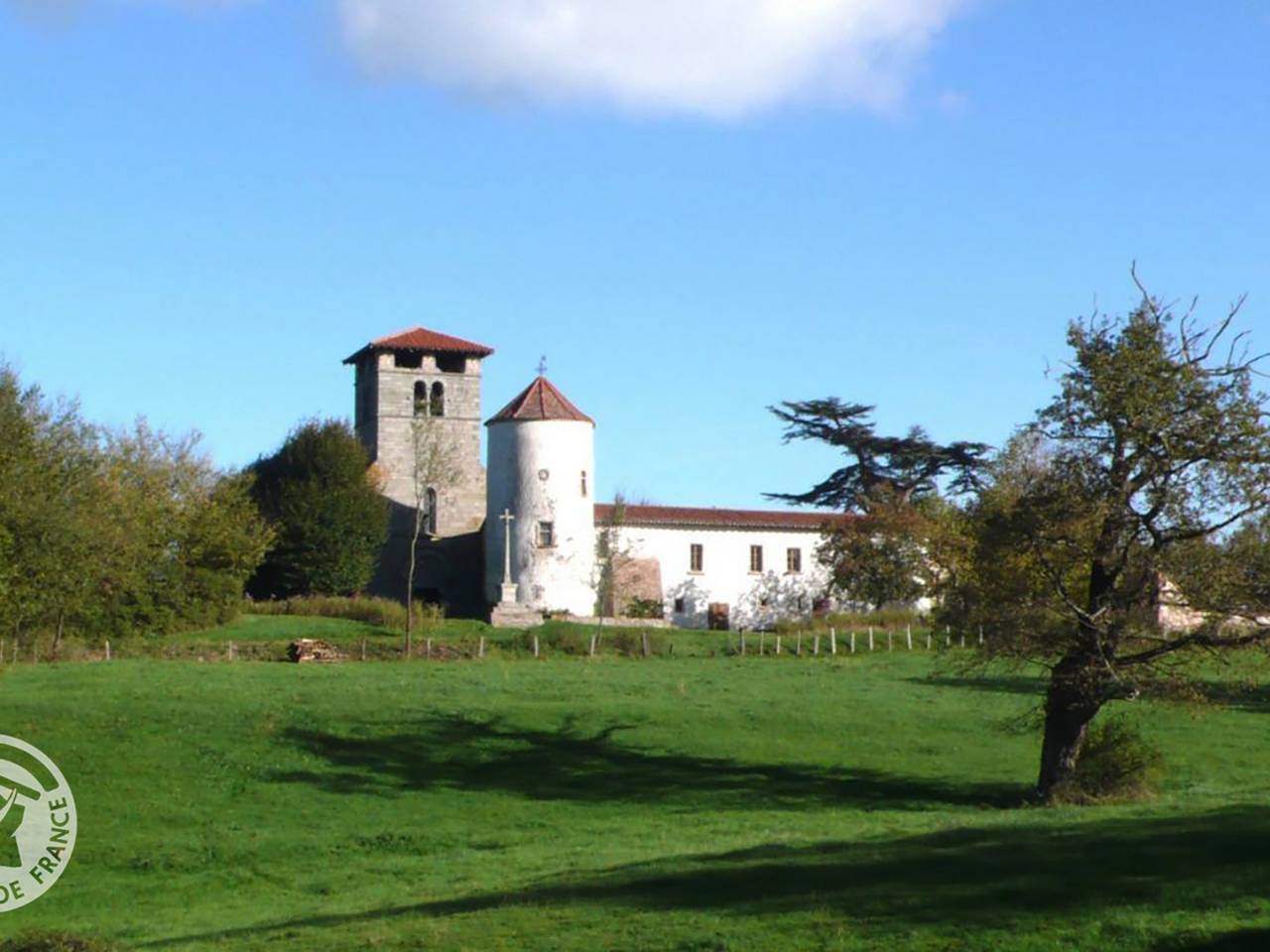 Gîte de charme avec piscine, Wi-Fi et animaux acceptés in Saint-Germain-Laval, Région de Roanne