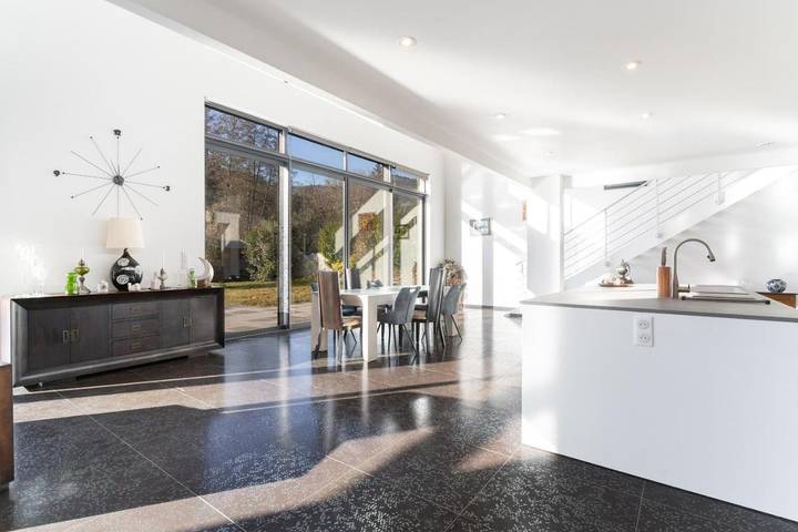 Location de vacances pour 15 personnes, avec jardin ainsi que vue et piscine, animaux acceptés à Soultzmatt - 4