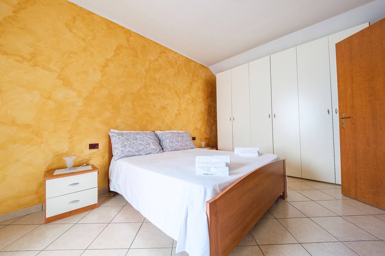 Ganze Wohnung, Apartment 'Casetta Bella' mit Balkon, Wlan und Klimaanlage in Condrò, Messina Provinz