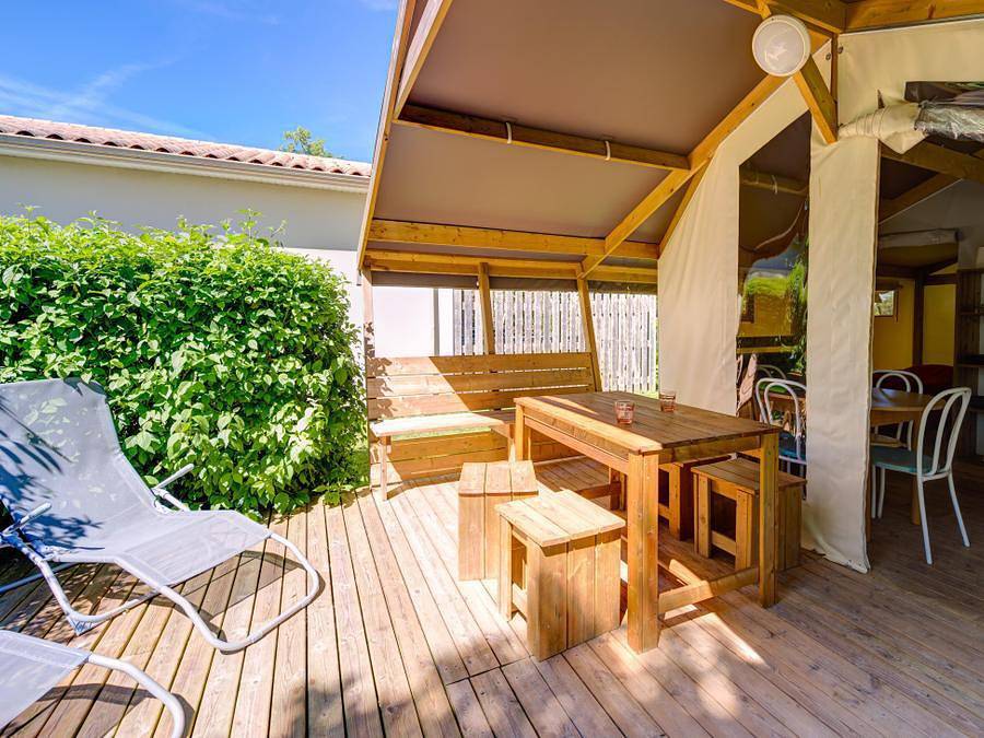 Camping la Venise Verte - Tente en toile et en bois 4 personnes - Ecolodge Toile & Bois 30m² (2 chambres - 4 personnes) dont terrasse couverte 8m² - Sans sanitaires in Coulon, Région de Niort