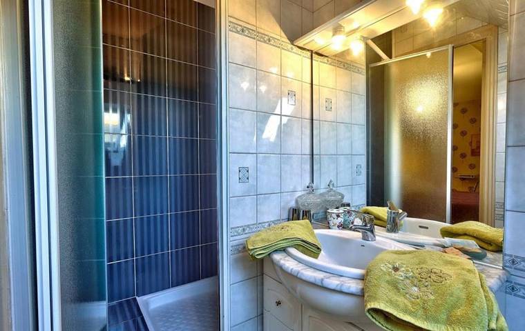 Gîte pour 2 personnes, avec vue et jardin à Kerlaz - 4