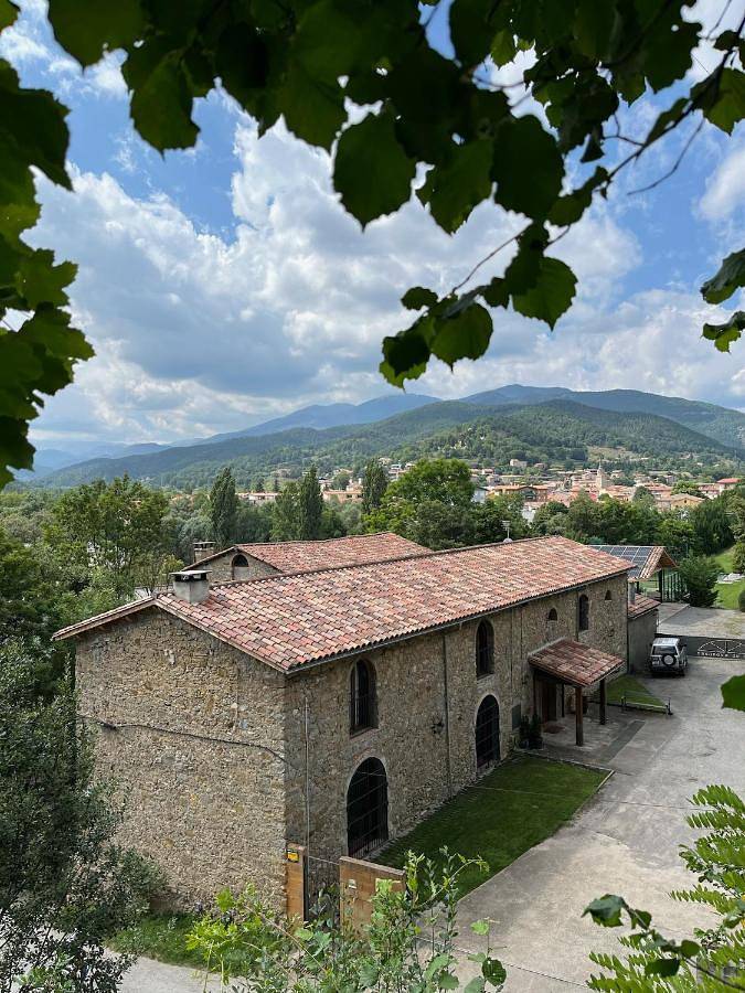 Maison de campagne pour 2 personnes, avec jardin et piscine ainsi que vue et sauna à Ripoll